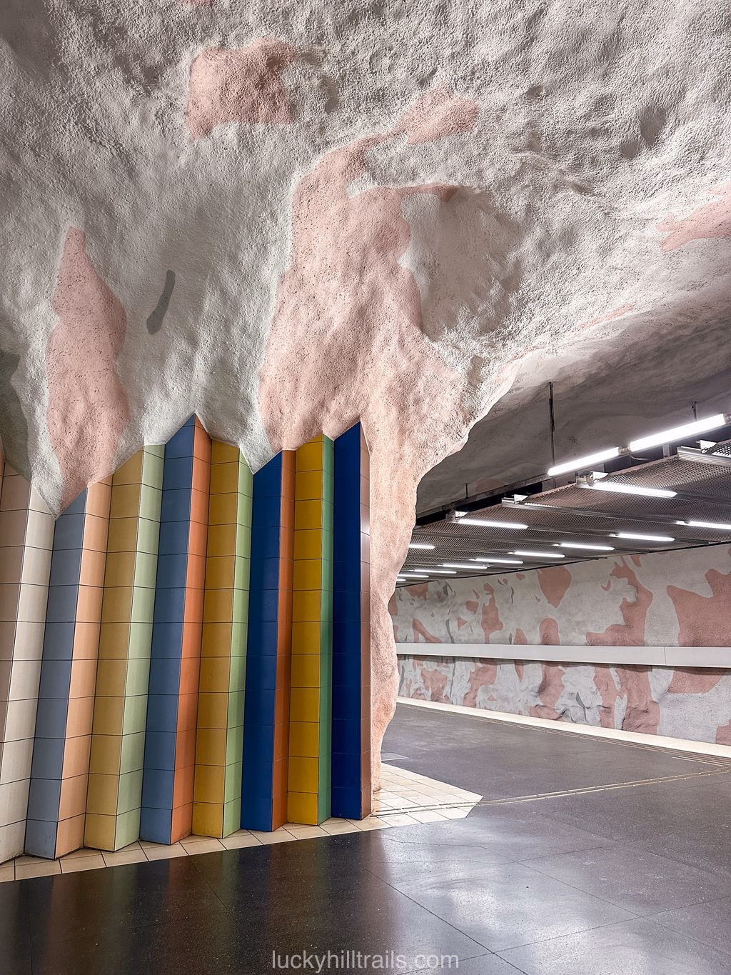 Light colors and tiles in the rocky base of Mörby Centrum station